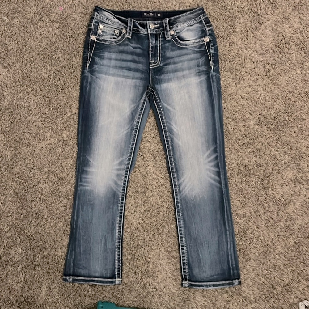 Miss Me women’s mid-rise crop. Size 28